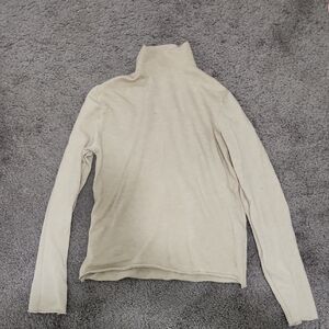 Cream Turtleneck Top | Size 4 | Unisex